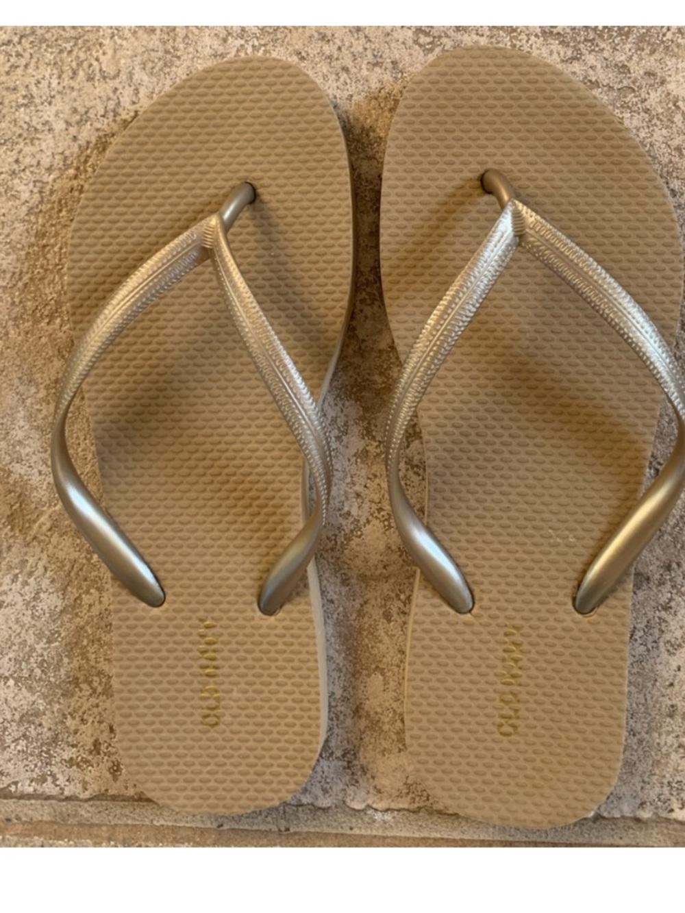 Old Navy Women's Gold Flip Flops